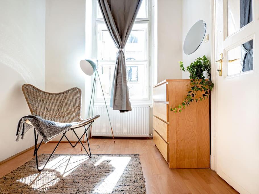 Sunshine Apartment - With Garage Budapest Esterno foto